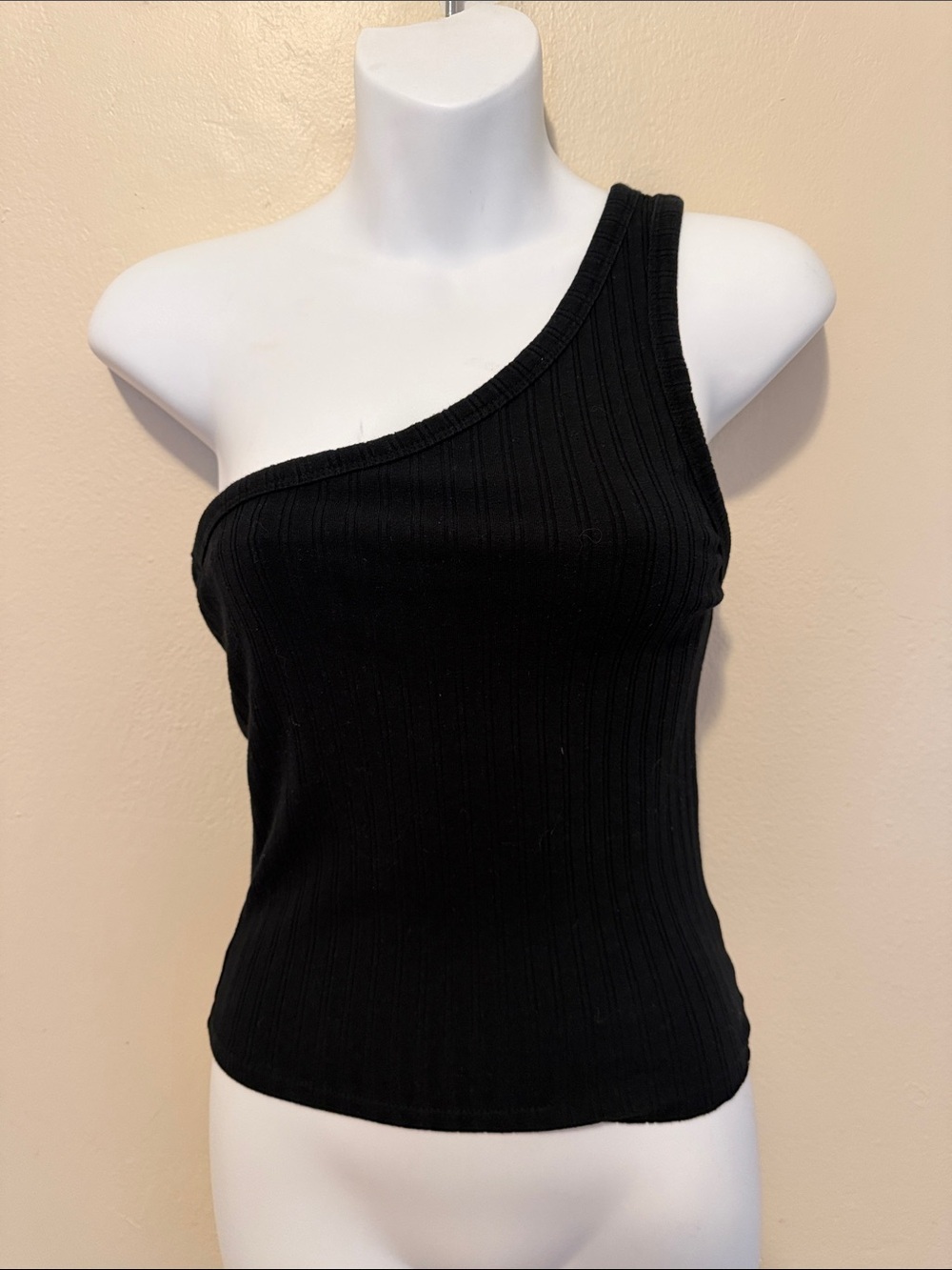 American Eagle Outfitters Black One-Shoulder Ribbed Tank